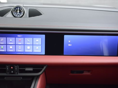 Certified 2025 Porsche Macan 4S Electric AWD/4WD image 28