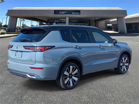 New 2025 Mitsubishi Outlander SEL image 3