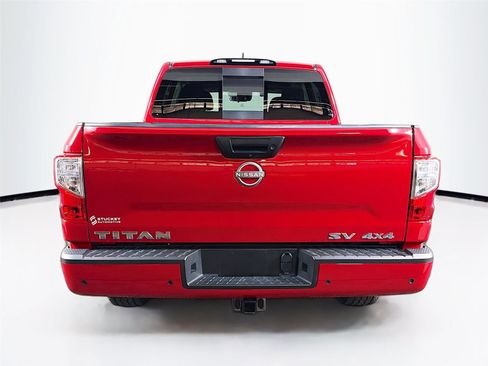 Used 2024 Nissan Titan SV image 6