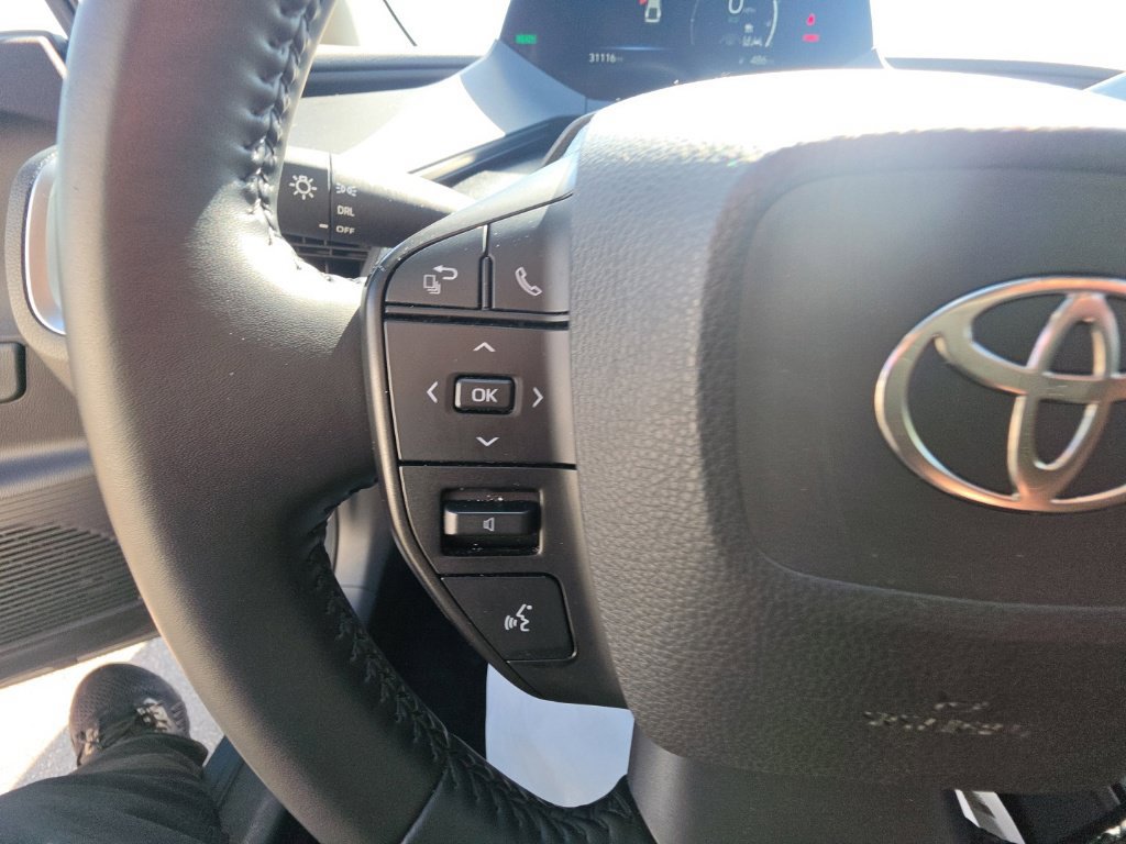 Used 2025 Toyota Prius LE FWD image 16