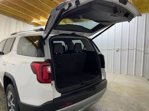 Used 2023 GMC Acadia SLT image 10