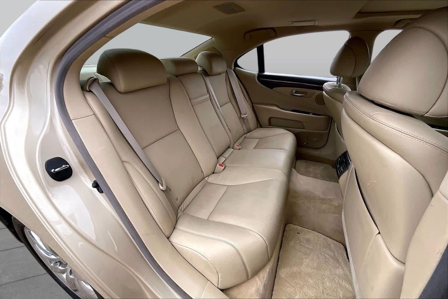 Used 2007 Lexus LS 460 RWD image 19