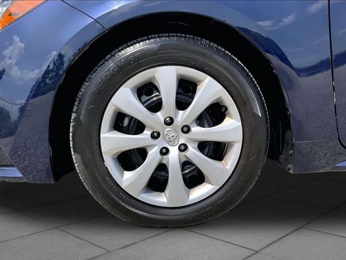 Used 2025 Toyota Corolla LE FWD image 11