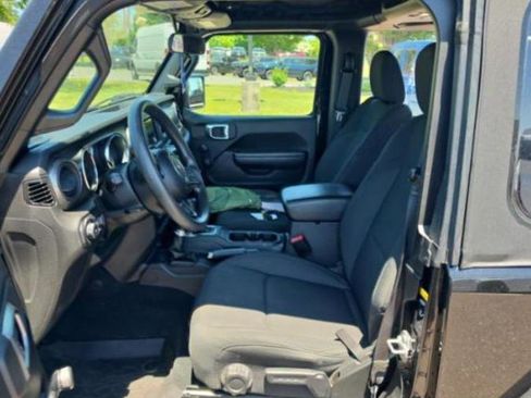 Used 2022 Jeep Wrangler Sport AWD/4WD image 3