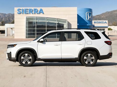New 2026 Honda Pilot Sport image 2