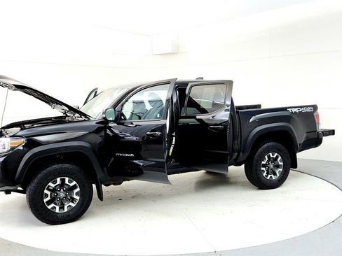 Certified 2022 Toyota Tacoma TRD Off-Road w/ Technology Package AWD/4WD image 10