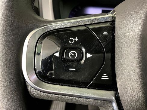 Used 2023 Volvo XC60 B5 Plus AWD/4WD image 11