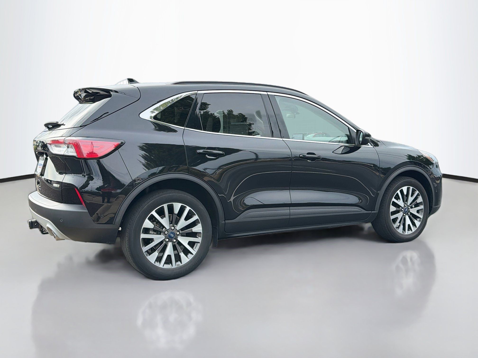 Used 2020 Ford Escape Titanium AWD/4WD image 2