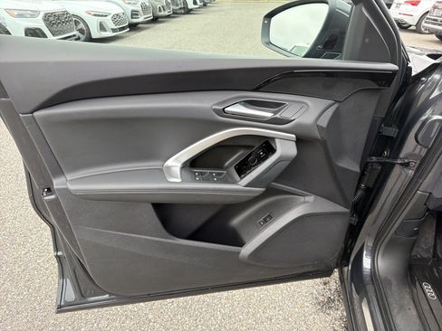 Certified 2025 Audi Q5 Premium w/ Convenience Package AWD/4WD image 5