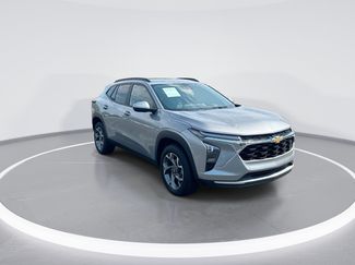 Used 2025 Chevrolet Trax LT w/ LT Convenience Package FWD video 2