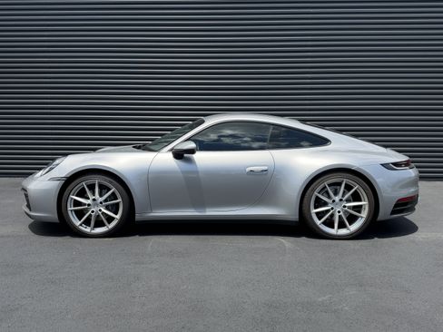 Used 2021 Porsche 911 Carrera RWD image 2