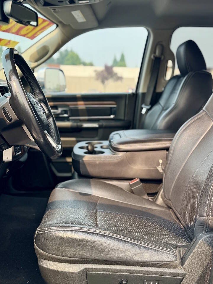 Used 2018 RAM 1500 Laramie AWD/4WD image 3