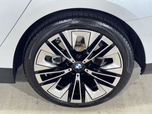 Used 2025 BMW 530i w/ Premium Package RWD image 36