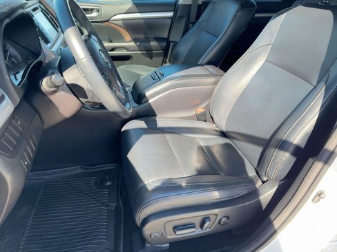 Used 2016 Toyota Highlander XLE image 5