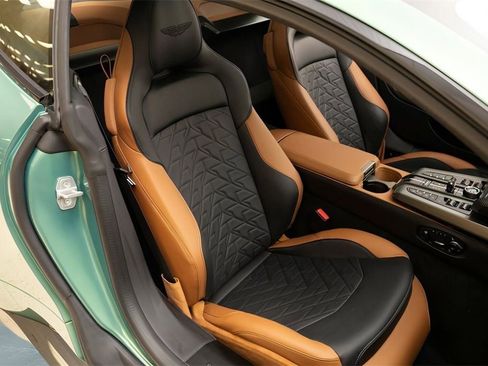 Used 2025 Aston Martin Vanquish image 32