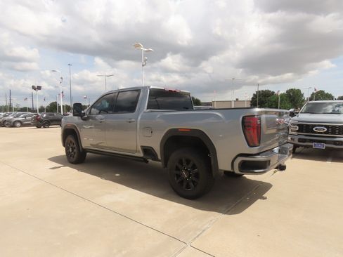 Used 2024 GMC Sierra 2500 AT4 AWD/4WD image 16
