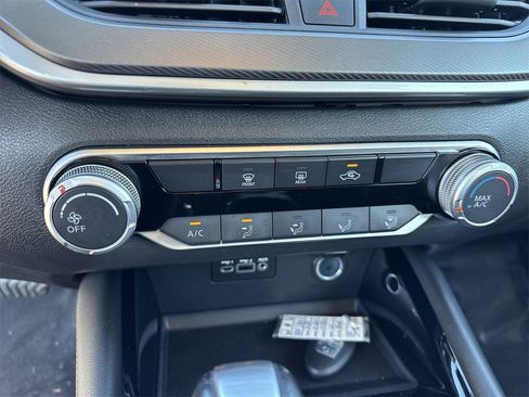 Used 2024 Nissan Altima 2.5 SR image 18