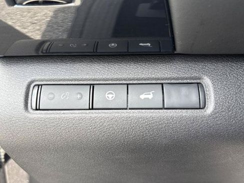 Certified 2025 Nissan Pathfinder SV w/ SV Premium Package FWD image 15