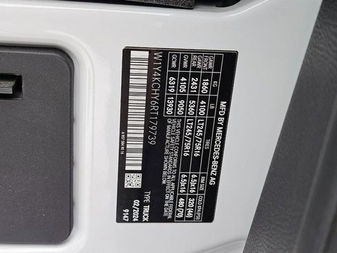 Used 2024 Mercedes-Benz Sprinter 2500 image 19