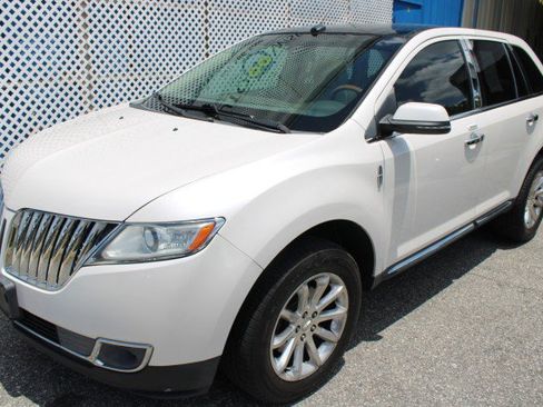 Used 2015 Lincoln MKX FWD w/ Equipment Group 102A image 39