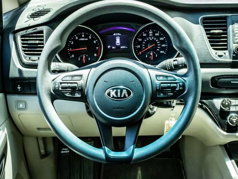 Used 2020 Kia Sedona LX FWD image 18