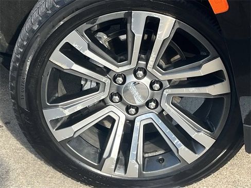 Used 2024 GMC Yukon XL Denali image 10