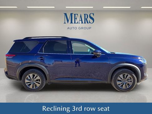 Used 2024 Nissan Pathfinder SV image 7