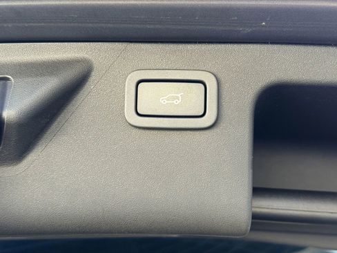 Used 2017 Land Rover Discovery Sport HSE image 19