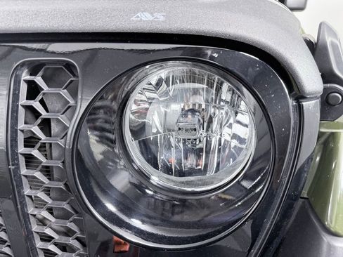 Used 2023 Jeep Gladiator Willys image 27