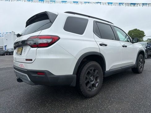 Used 2023 Honda Pilot TrailSport image 4