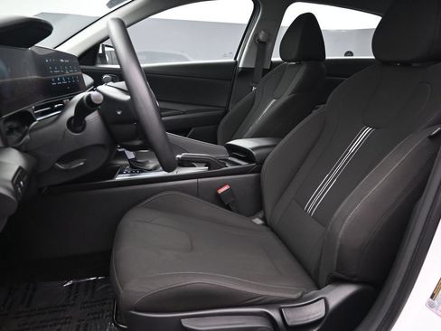 Certified 2024 Hyundai Elantra SEL FWD image 11