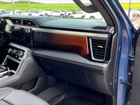 Used 2024 GMC Sierra 2500 Denali w/ Denali Reserve Package AWD/4WD image 16