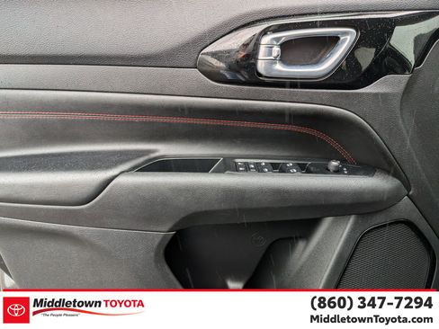 Used 2022 Jeep Compass Trailhawk AWD/4WD image 10