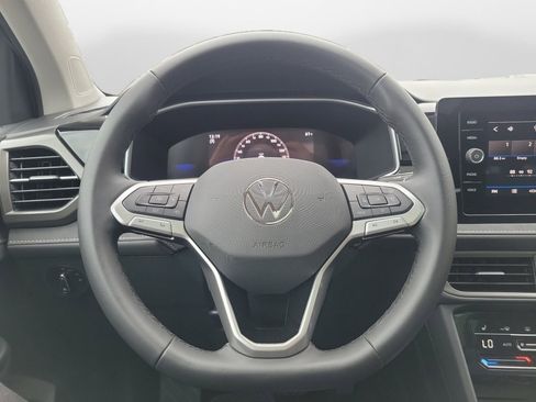 New 2026 Volkswagen Taos SE image 10