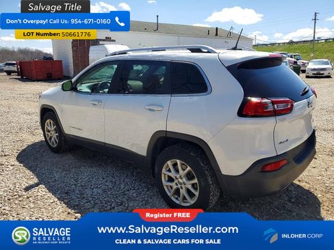 Used 2017 Jeep Cherokee Latitude w/ Cold Weather Group AWD/4WD image 3