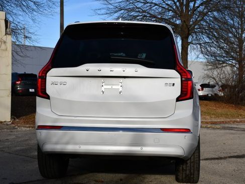 Certified 2025 Volvo XC90 B5 Plus image 6