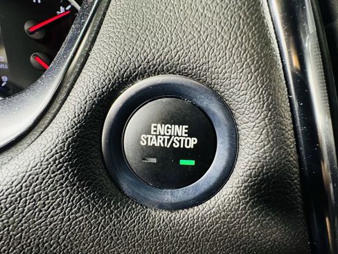 Used 2023 Chevrolet Traverse Premier FWD image 16