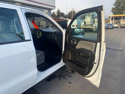 Used 2018 Chevrolet Silverado 2500 W/T image 18