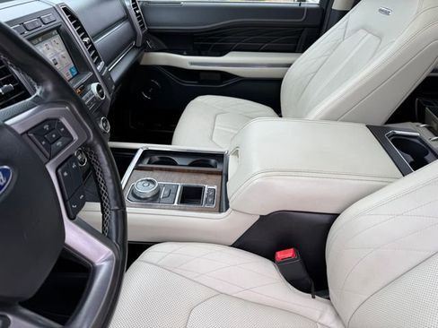 Used 2019 Ford Expedition Platinum RWD image 9
