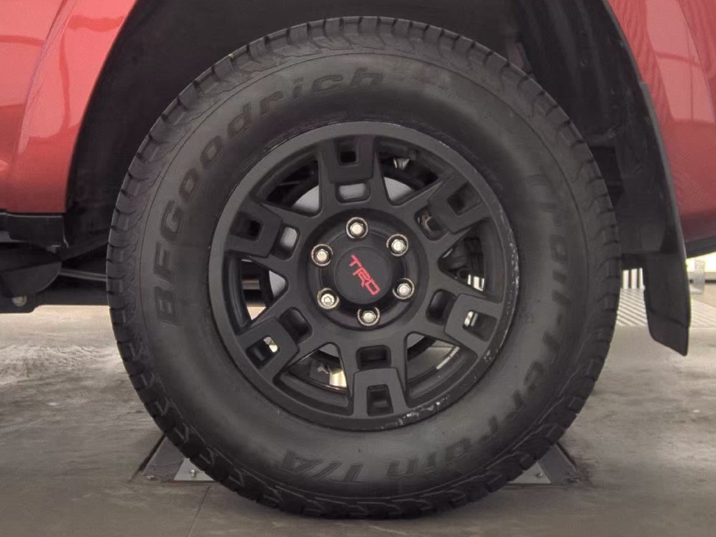 Used 2022 Toyota 4Runner SR5 Premium w/ Moonroof Package RWD image 12