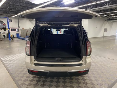 Used 2021 Chevrolet Suburban LT image 8