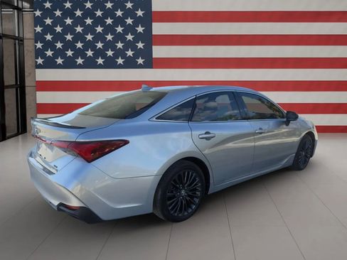 Used 2019 Toyota Avalon XSE image 5