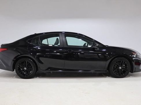 Used 2025 Toyota Camry SE FWD image 9