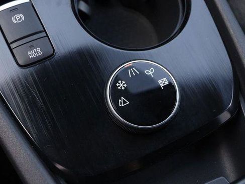 Used 2025 Nissan Rogue SV image 19