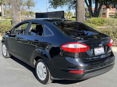 Used 2018 Ford Fiesta S image 2