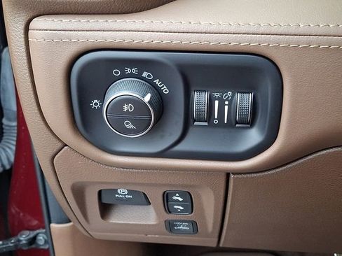 Used 2024 RAM 1500 Limited AWD/4WD image 24