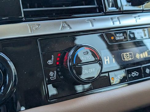 New 2026 Nissan Pathfinder Platinum image 19
