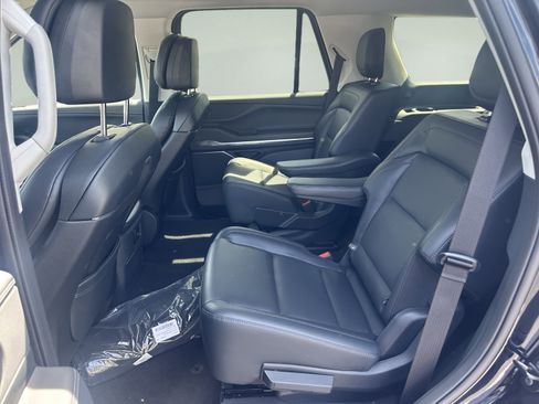 New 2026 Lincoln Navigator Premiere AWD/4WD image 11