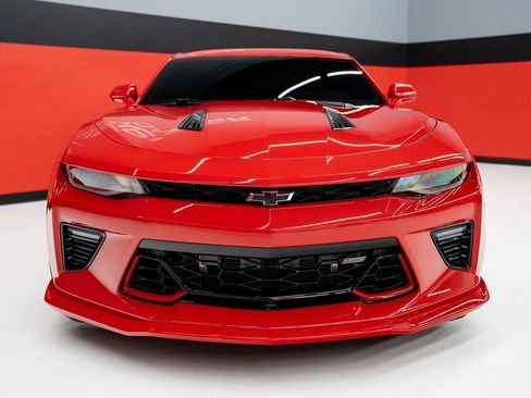 Used 2018 Chevrolet Camaro SS RWD image 9
