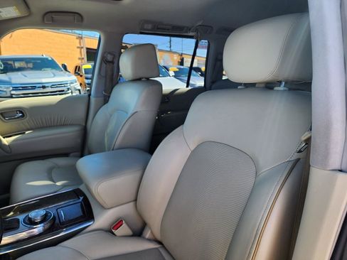Used 2017 INFINITI QX80 4WD w/ Driver Assistance Package image 12